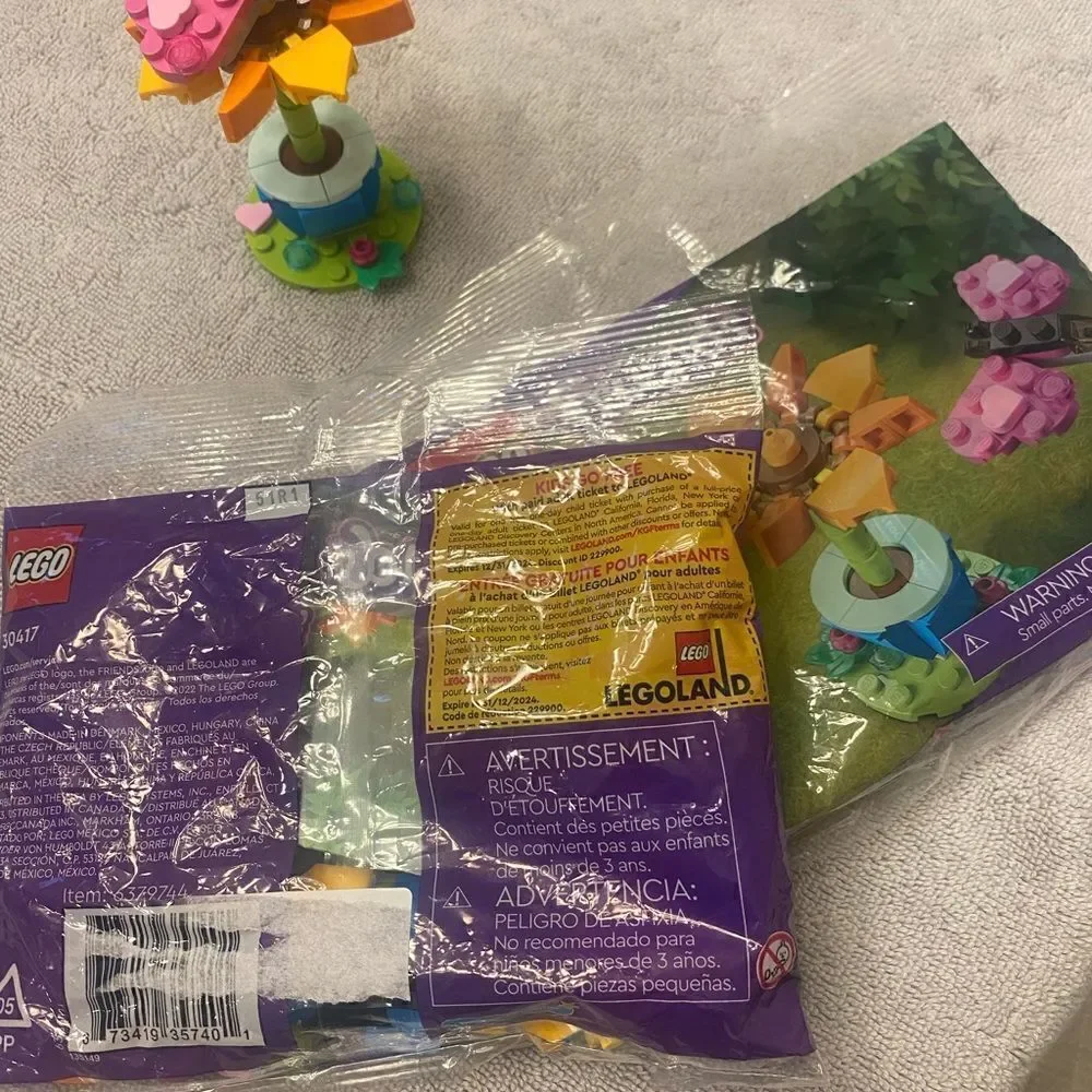 Lego 30417 flower 2 poly  bags friends series  constructed flower not included